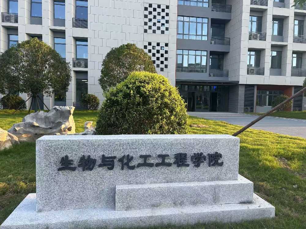 康县扬州职业大学体育场高杆灯项目